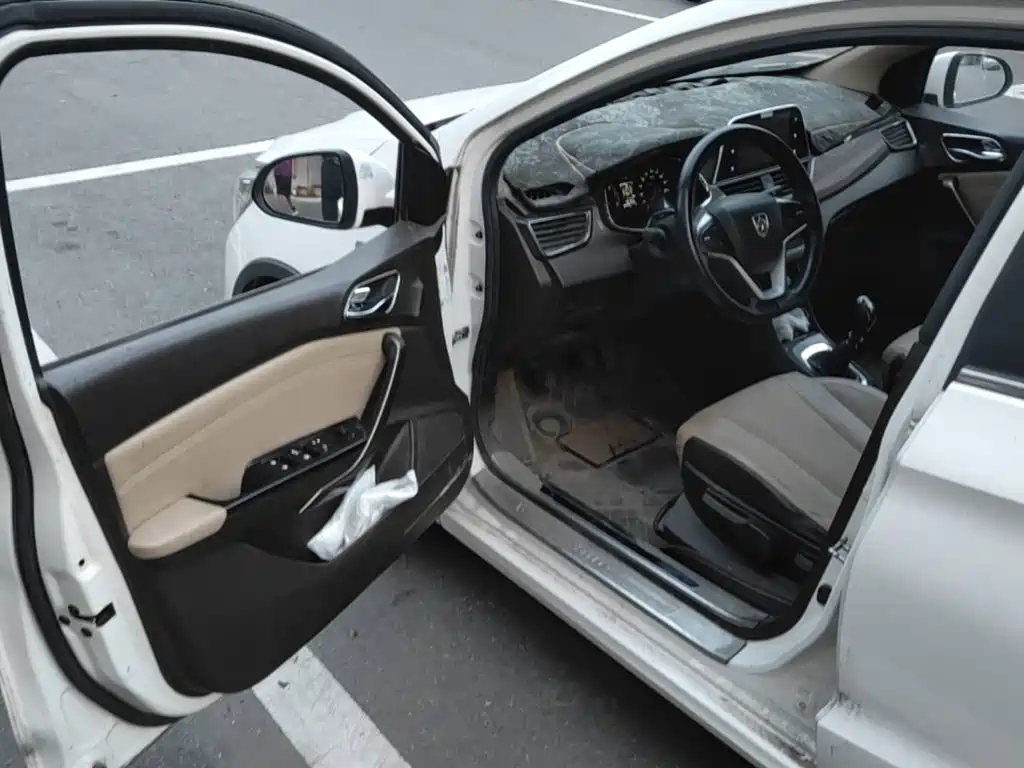 Baojun 310W 2017 2017 1.5L Manual Fashion China VI