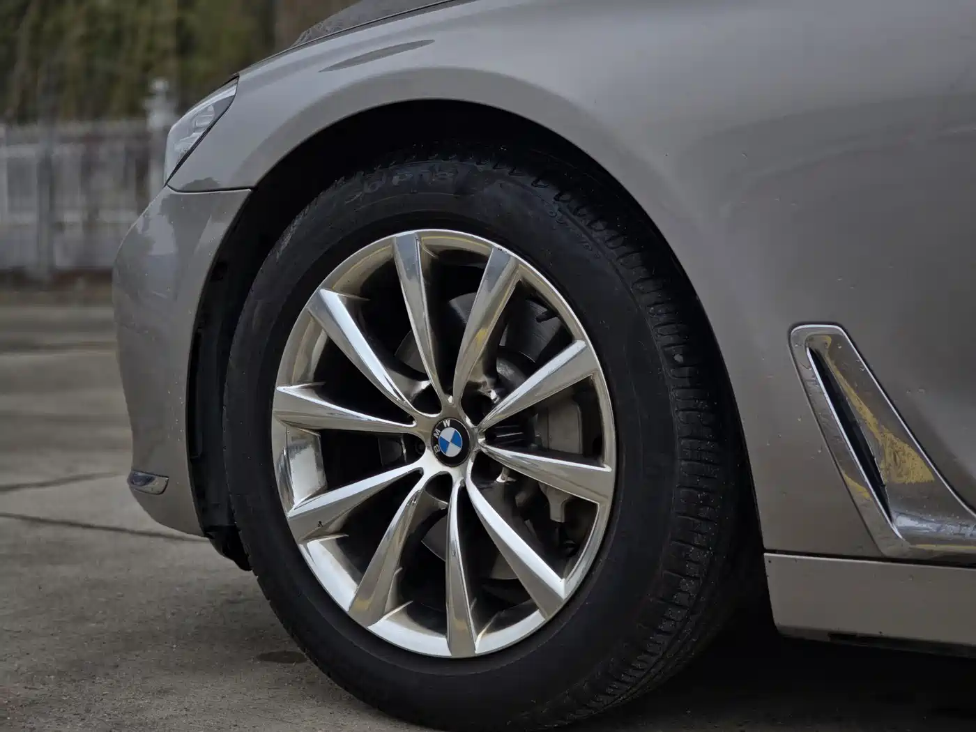 BMW 7 Series 2016 730Li Leading фото 5