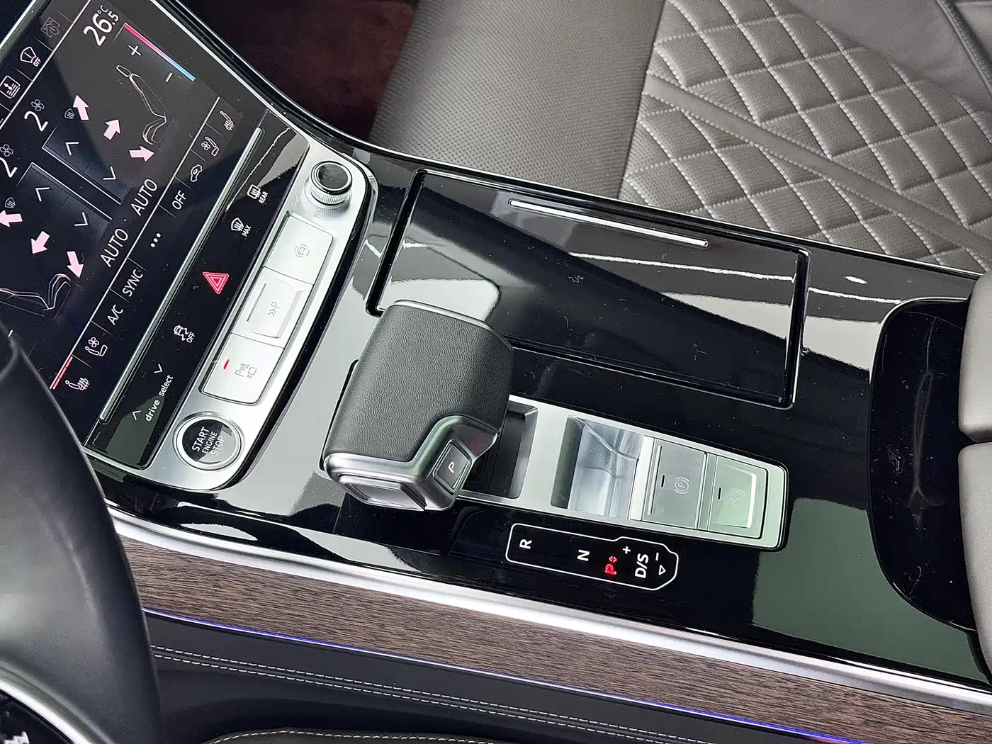 AUDI A8
