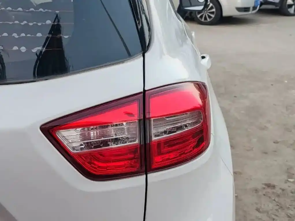 Фото 3 - Changan CS15