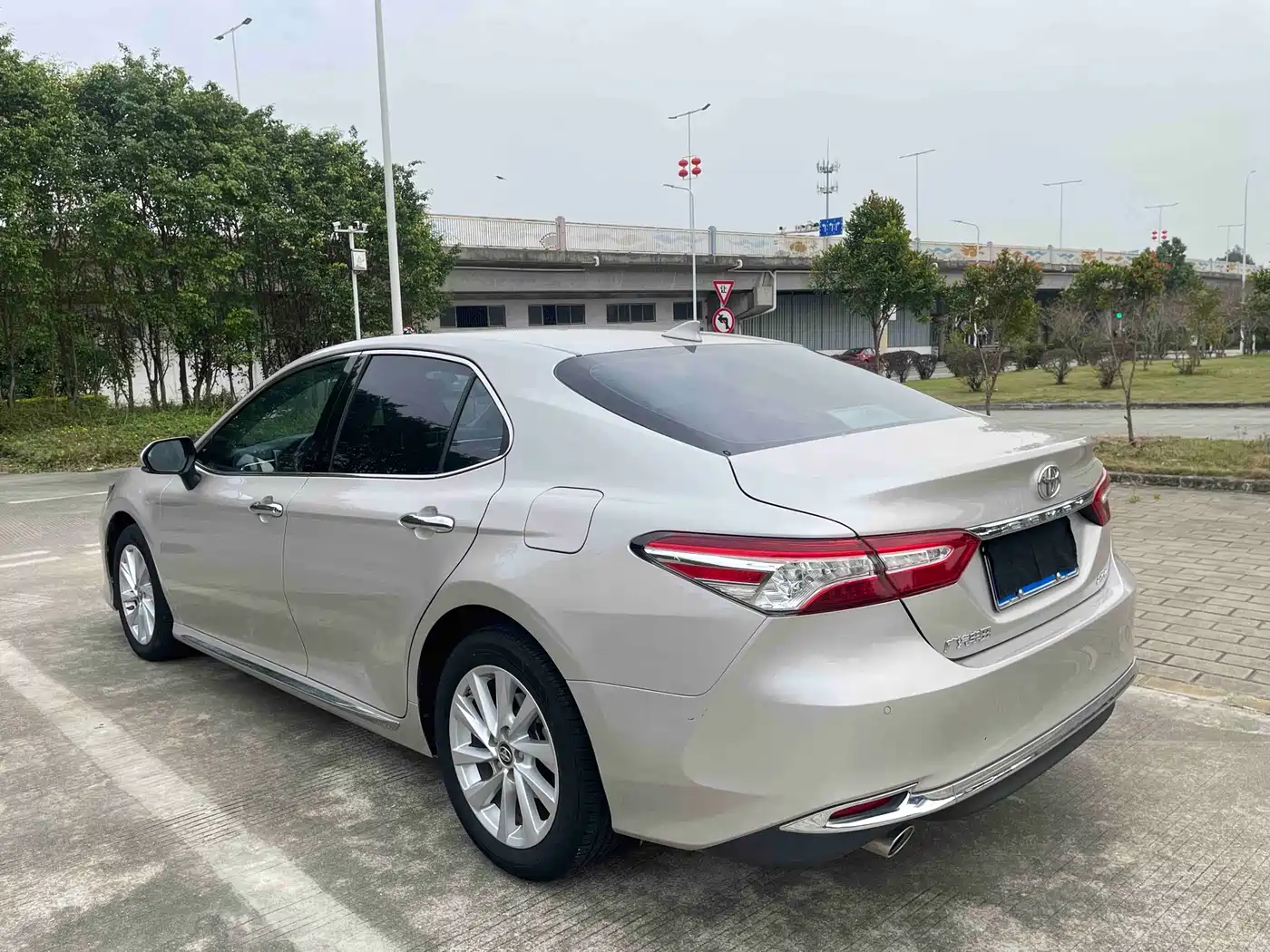 Toyota Camry 2023 2.0G Luxury Edition фото 12