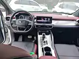 Фото 10 - Geely Coolray
