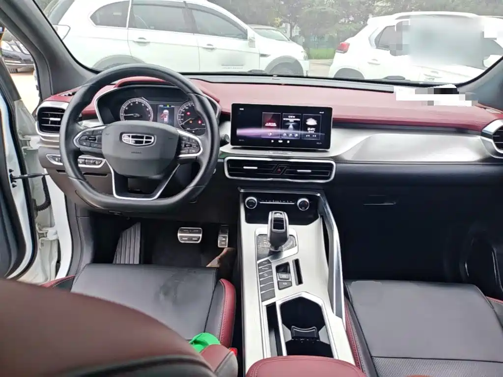 Фото 10 - Geely Coolray