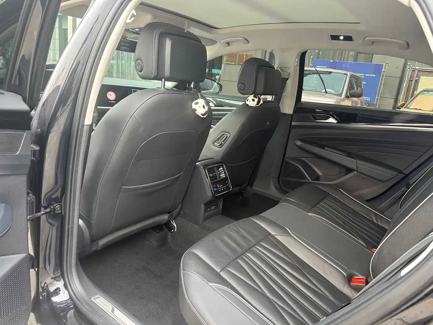 Volkswagen Passat 2023 330TSI Starlight Luxury Edition фото 5