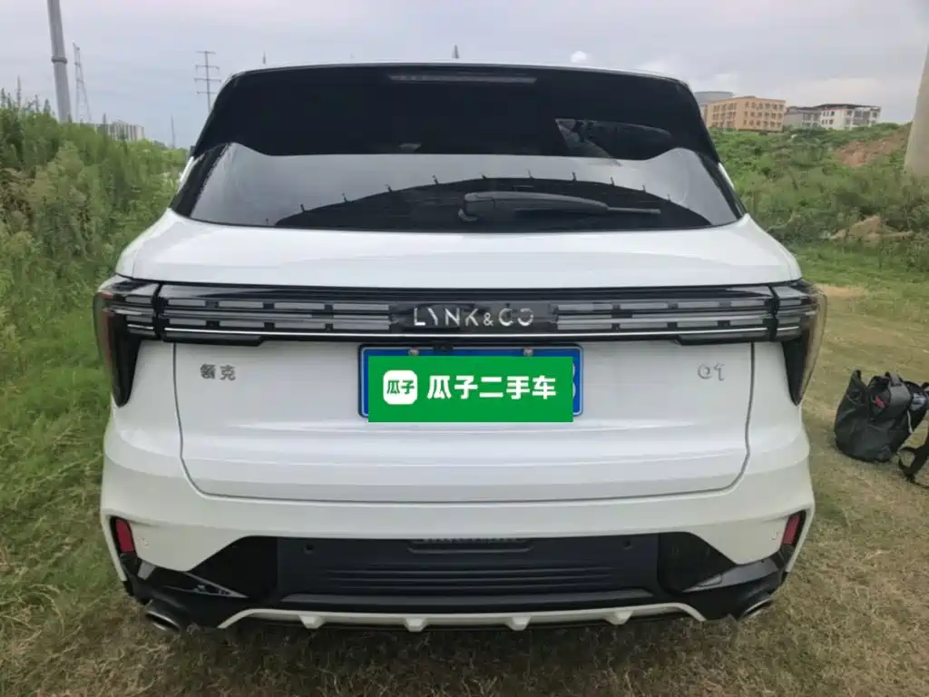 Фото 6 - Lynk & Co 01