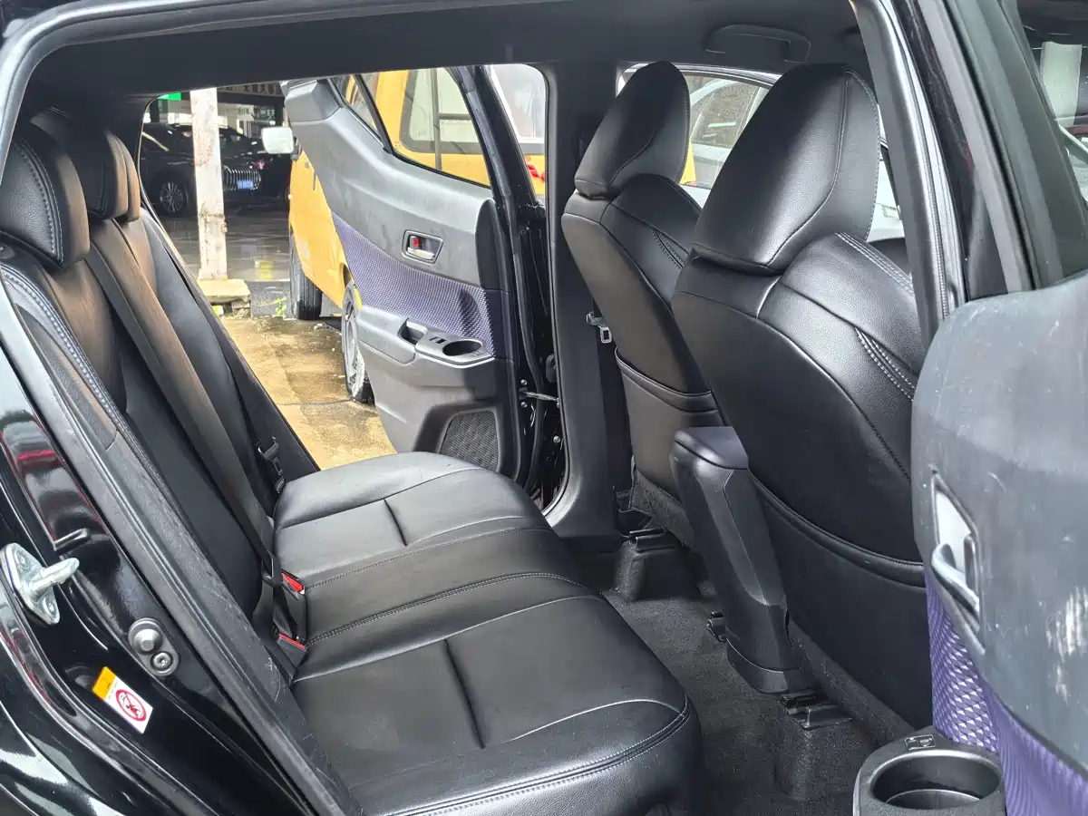 Toyota C-HR 2018 2.0L Leading Edition China V фото 9