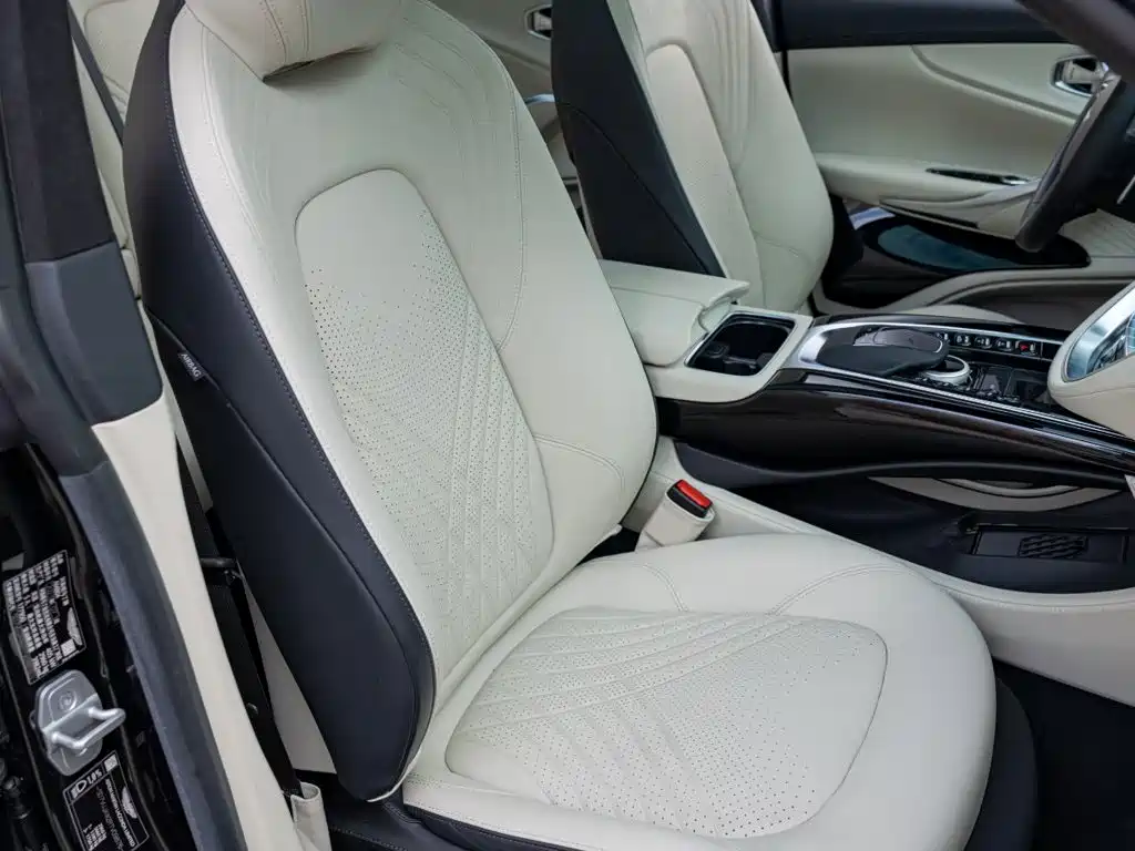 Aston Martin DBX 2026 2024 4.0T V8