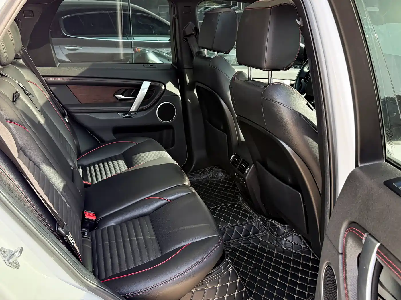 LAND ROVER DISCOVER SPORTS