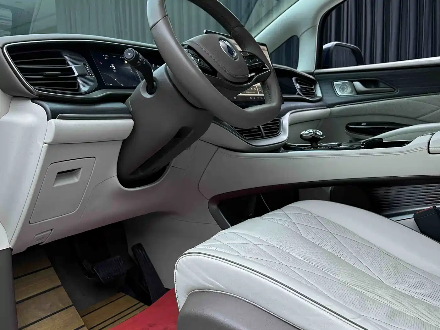 Denza D9 2022 DM-i 970 AWD Flagship фото 6