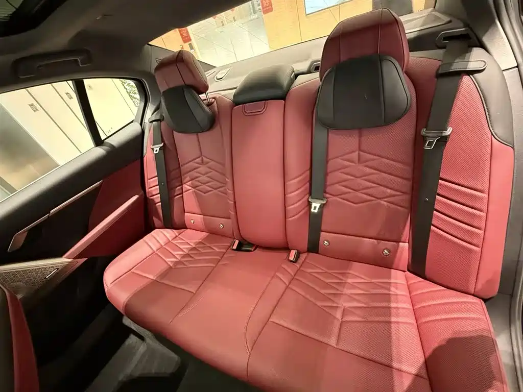 BMW 5 Series 2025 530Li Premium M Sport Package фото 9