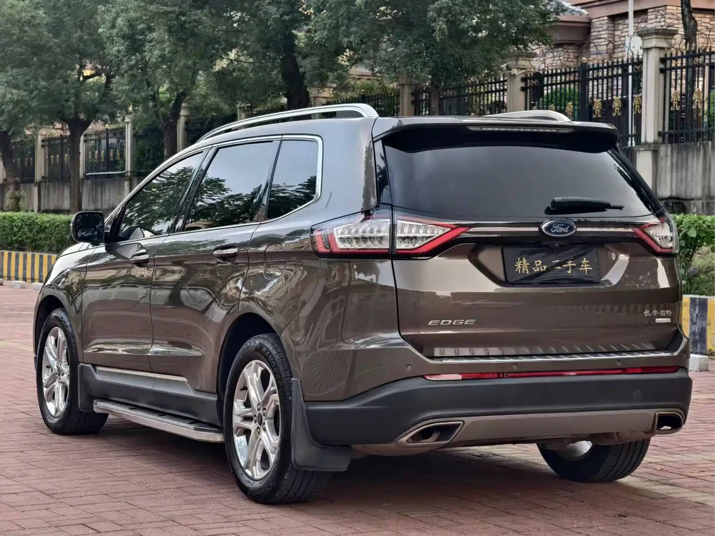 Photo 5 - Ford Edge