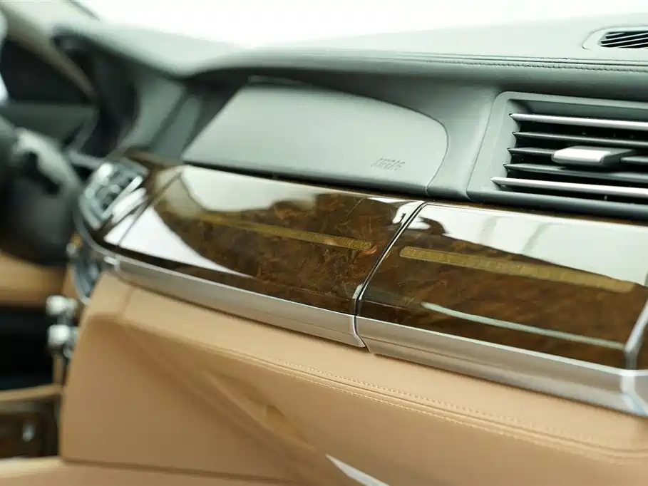 BMW 7 Series 2010 760Li фото 29