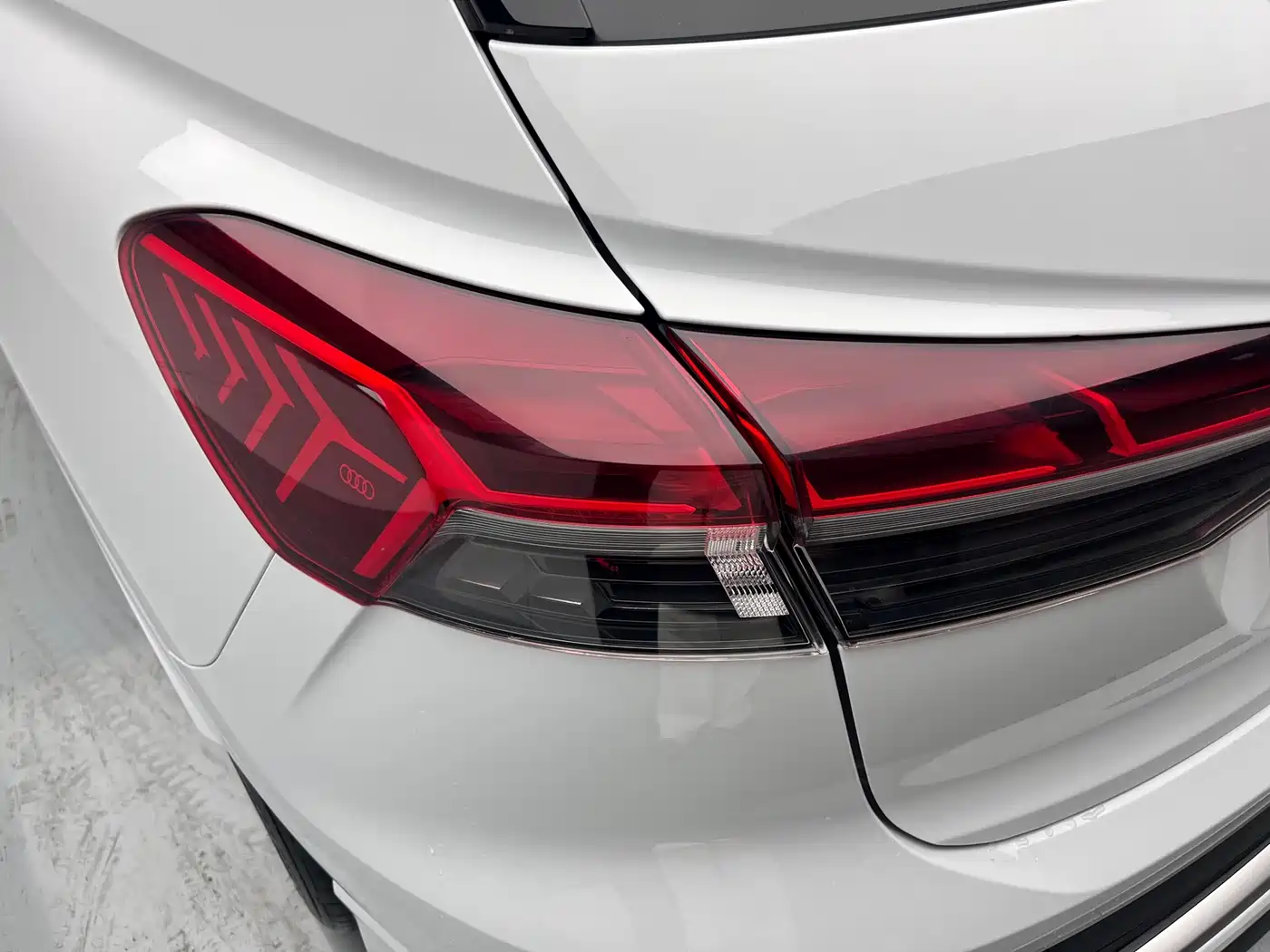 Audi Q4 e-tron 2022 50 e-tron quattro Innovation Edition фото 8