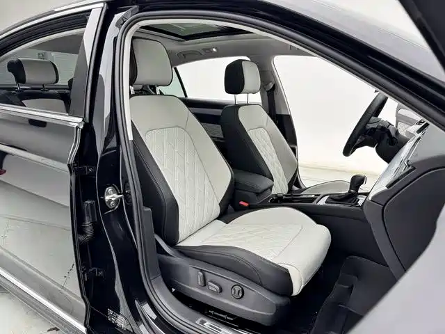 Volkswagen Magotan 2023 Model 2 Million Commemorative Edition 330TSI DSG Luxury фото 16