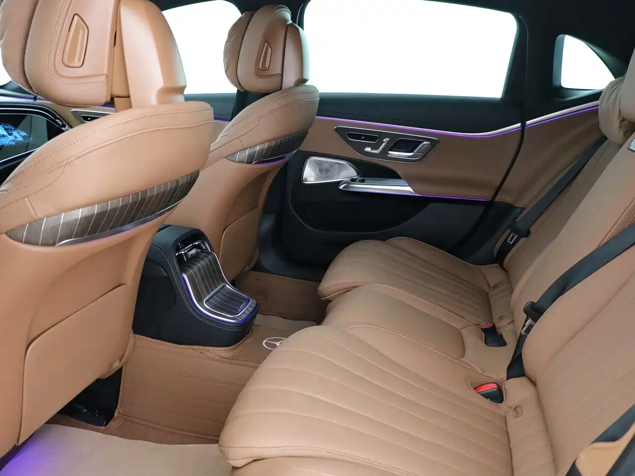 Mercedes-Benz E-Class 2024 Model E 300 L Luxury фото 6