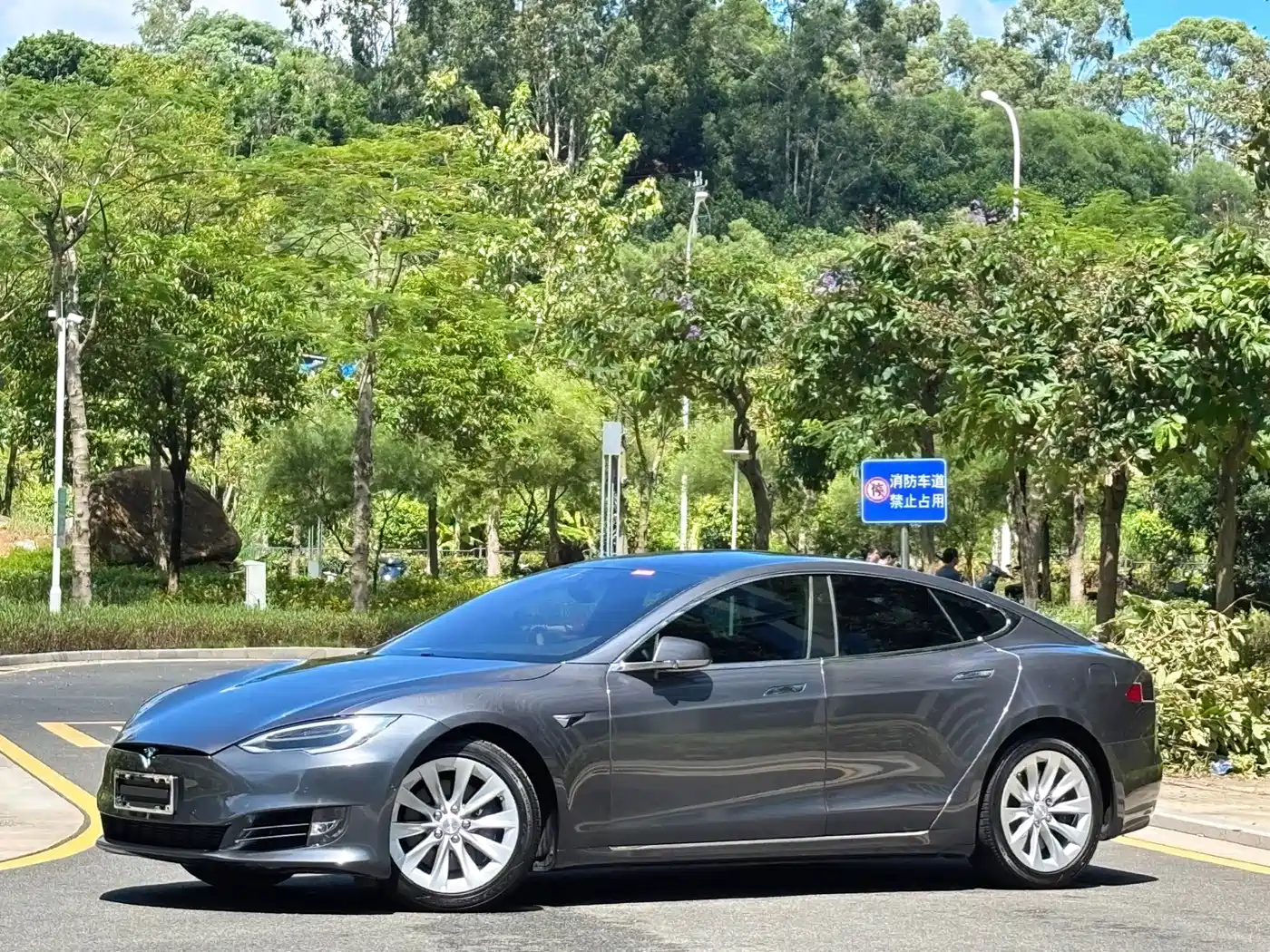 TESLA MODEL S