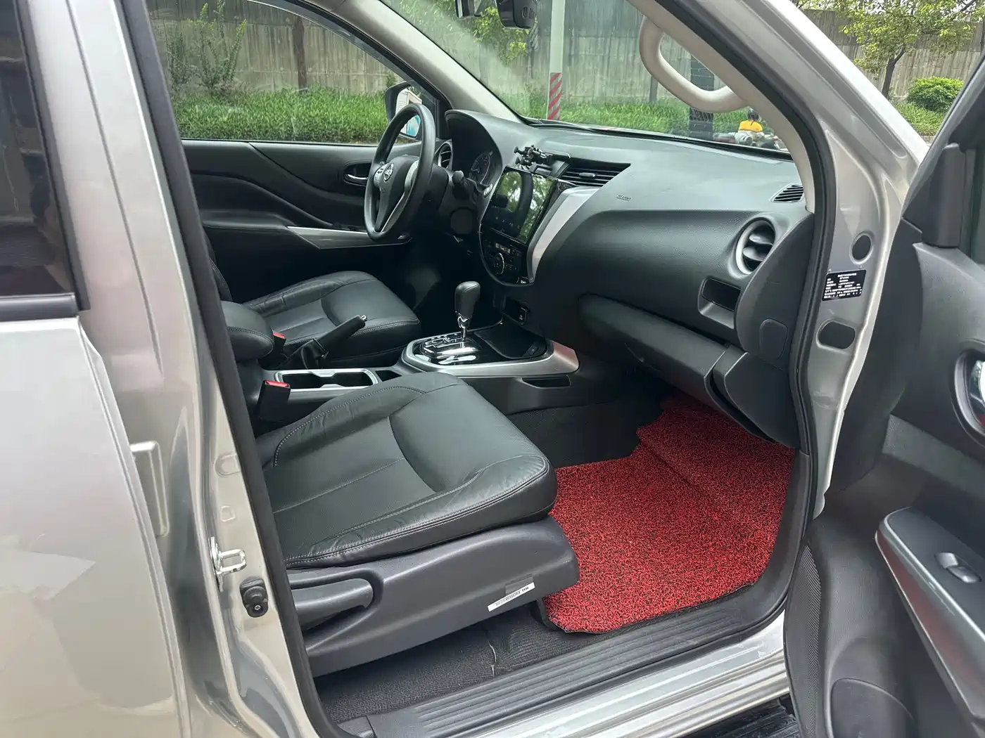Nissan Terra 2019 2018 2.5L Automatic 2WD Luxury Edition