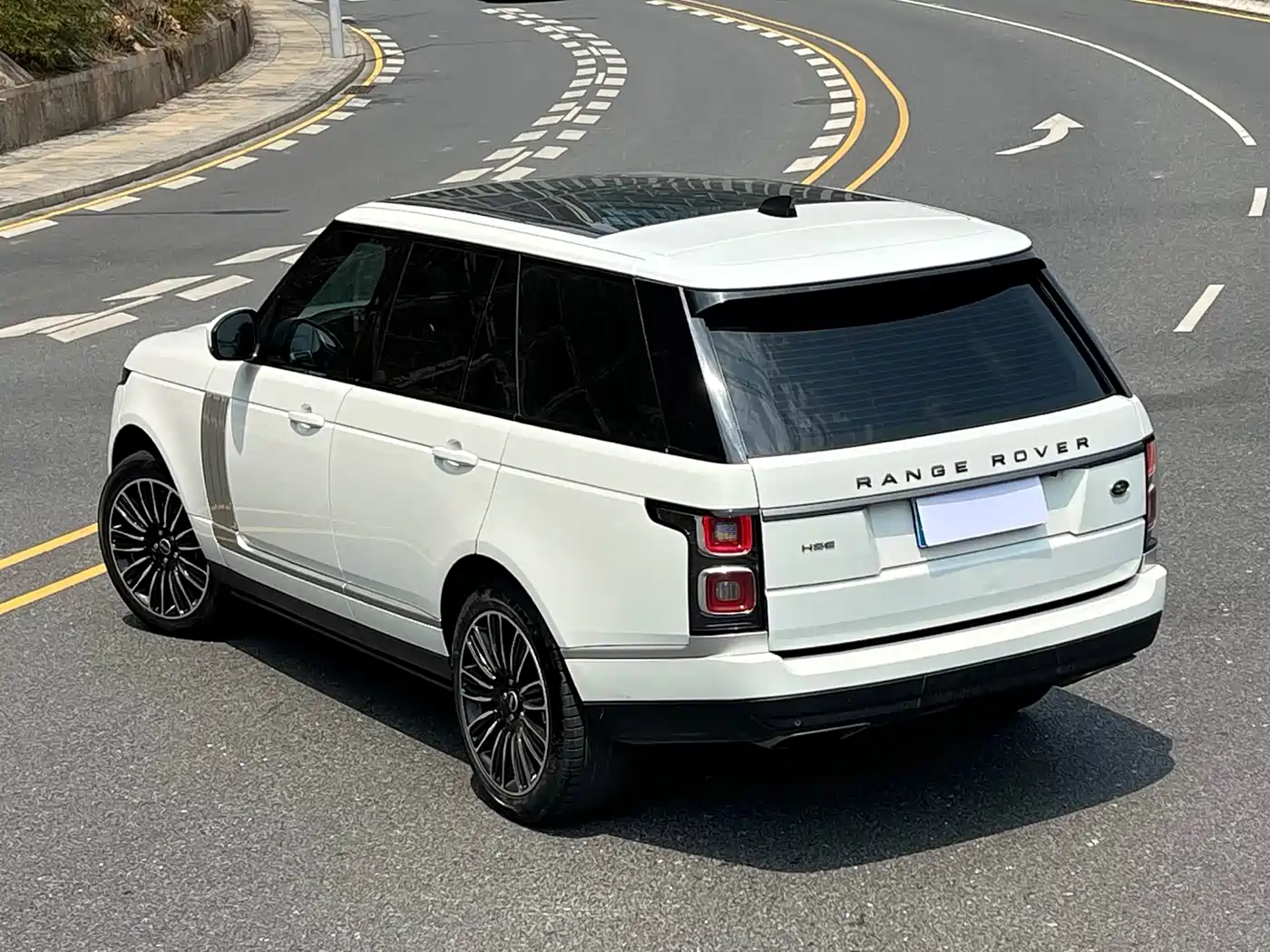 Land Rover Range Rover 2018 3.0 SC V6 Golden Age Edition фото 22