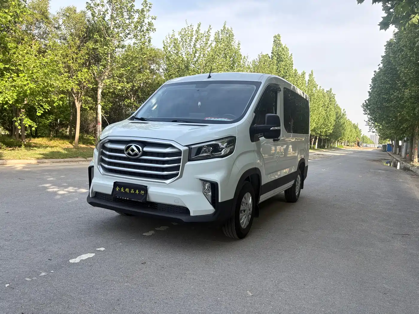 SAIC Maxus Xintu V90 2020 2.0T Manual YunJie Edition FWD Single Rear Tire Short Wheelbase Medium Roof 6-seater