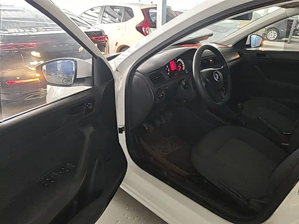 Volkswagen Santana 2016 1.6L Manual Trend Edition фото 16