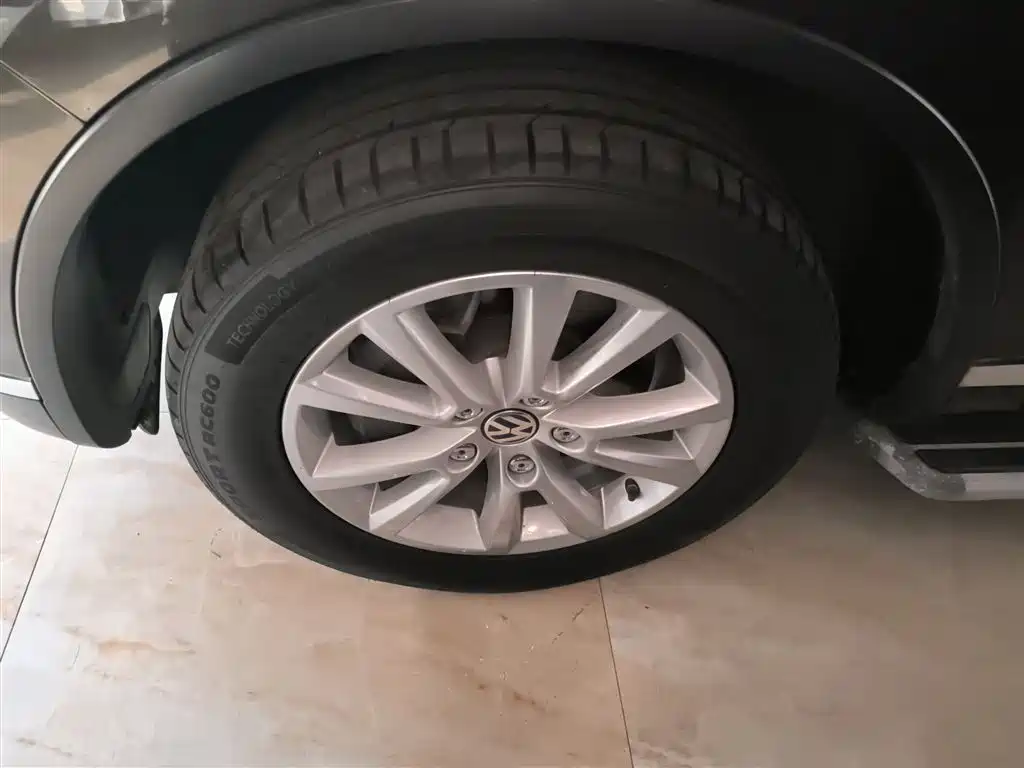 Фото 25 - Volkswagen Touareg