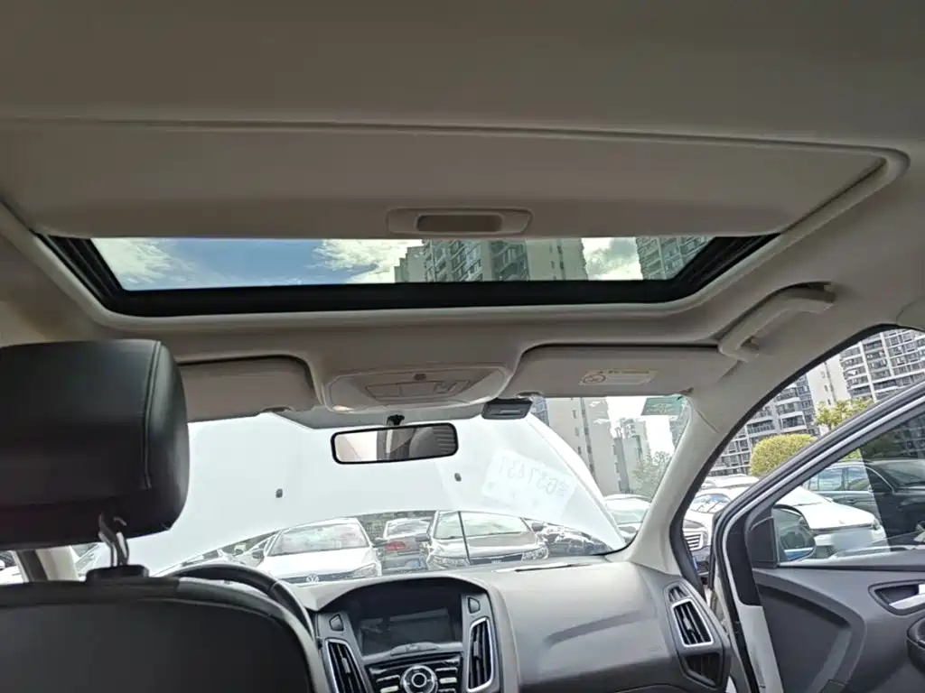 Photo 18 - Ford Focus