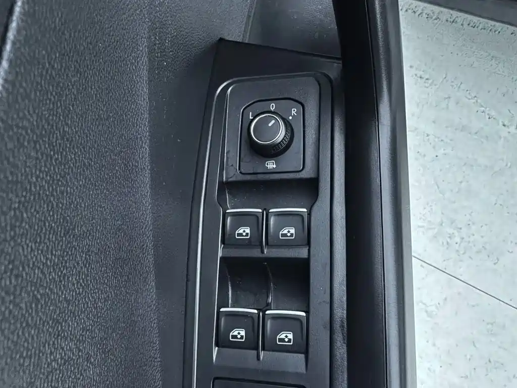 Volkswagen T-ROC 2021 280TSI DSG 2WD Comfort Smart Connect Edition фото 17