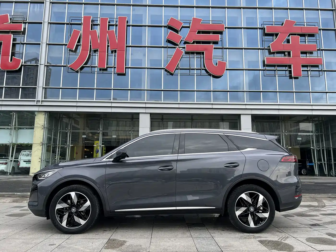 BYD Tang New Energy 2024 DM-i Glory Edition 112KM Deluxe фото 5