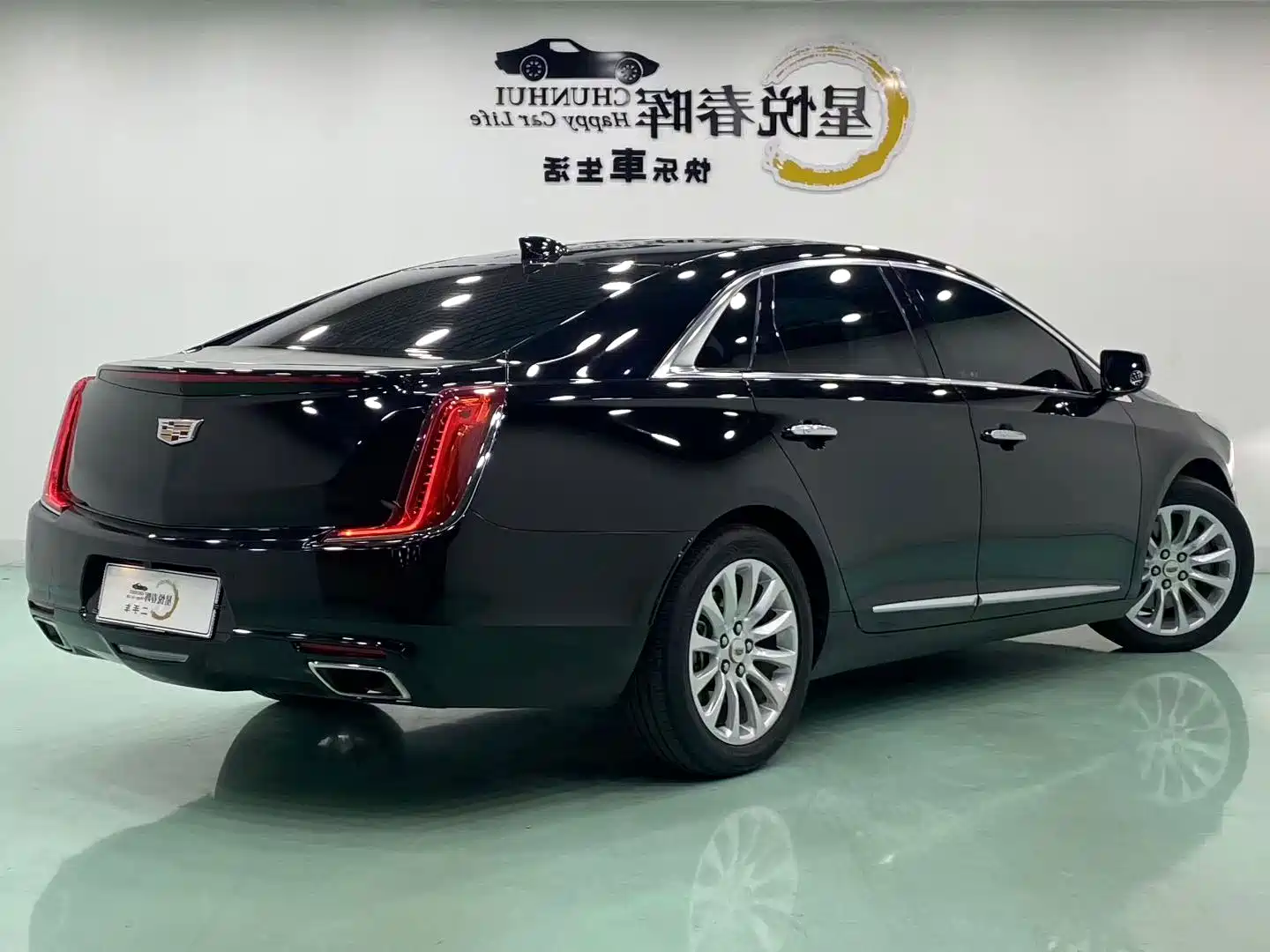 Photo 8 - Cadillac XTS