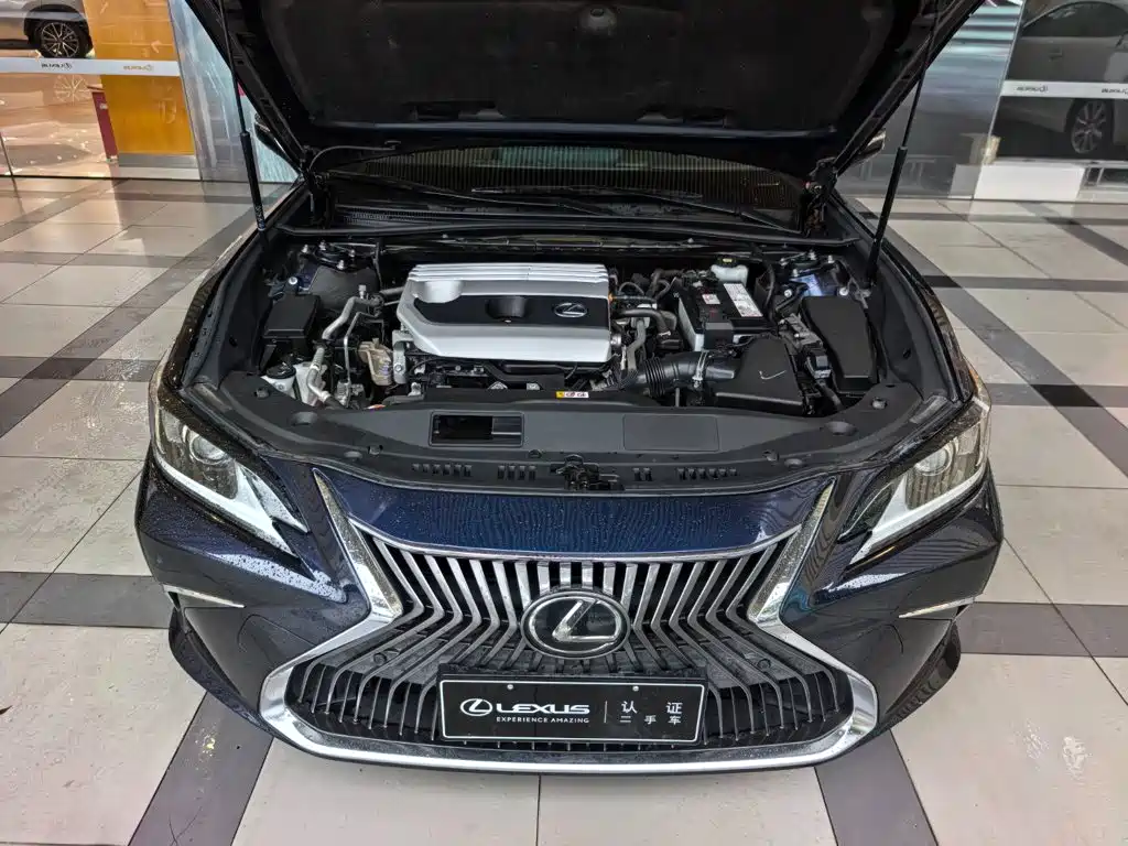 Фото 4 - Lexus ES