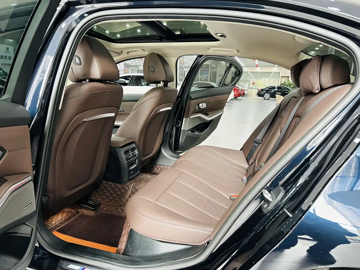 BMW 3 Series 2025 330Li M Sport Night Edition фото 6