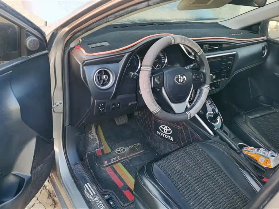 Toyota Corolla 2017 Facelift Hybrid 1.8L E-CVT Elite Edition фото 12