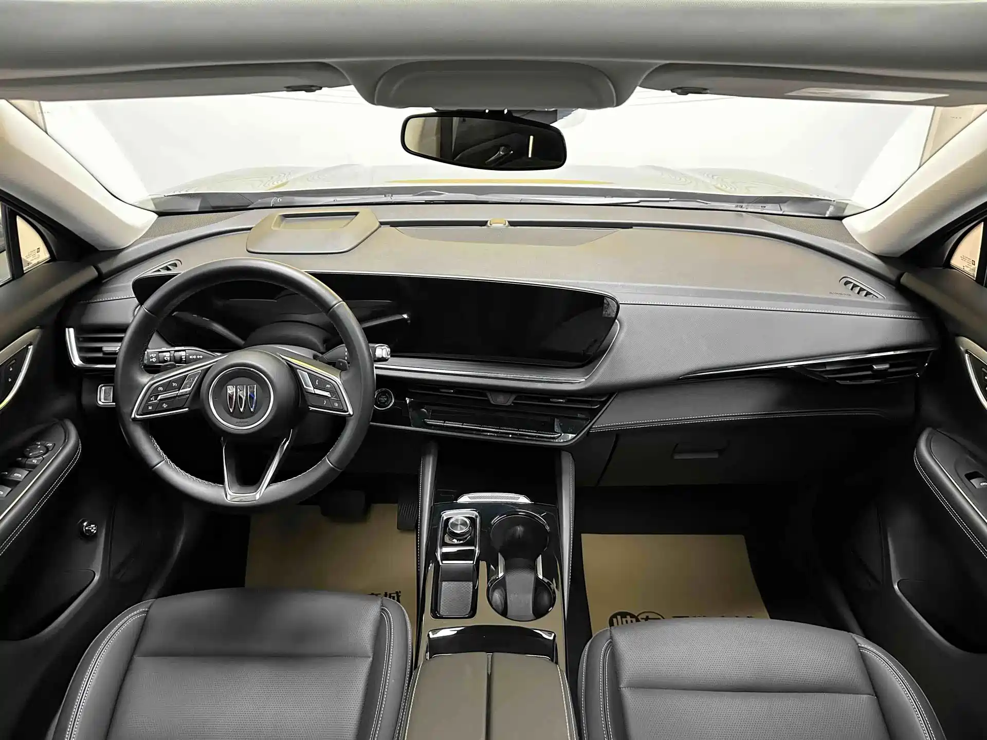 Photo 10 - Buick Envision S