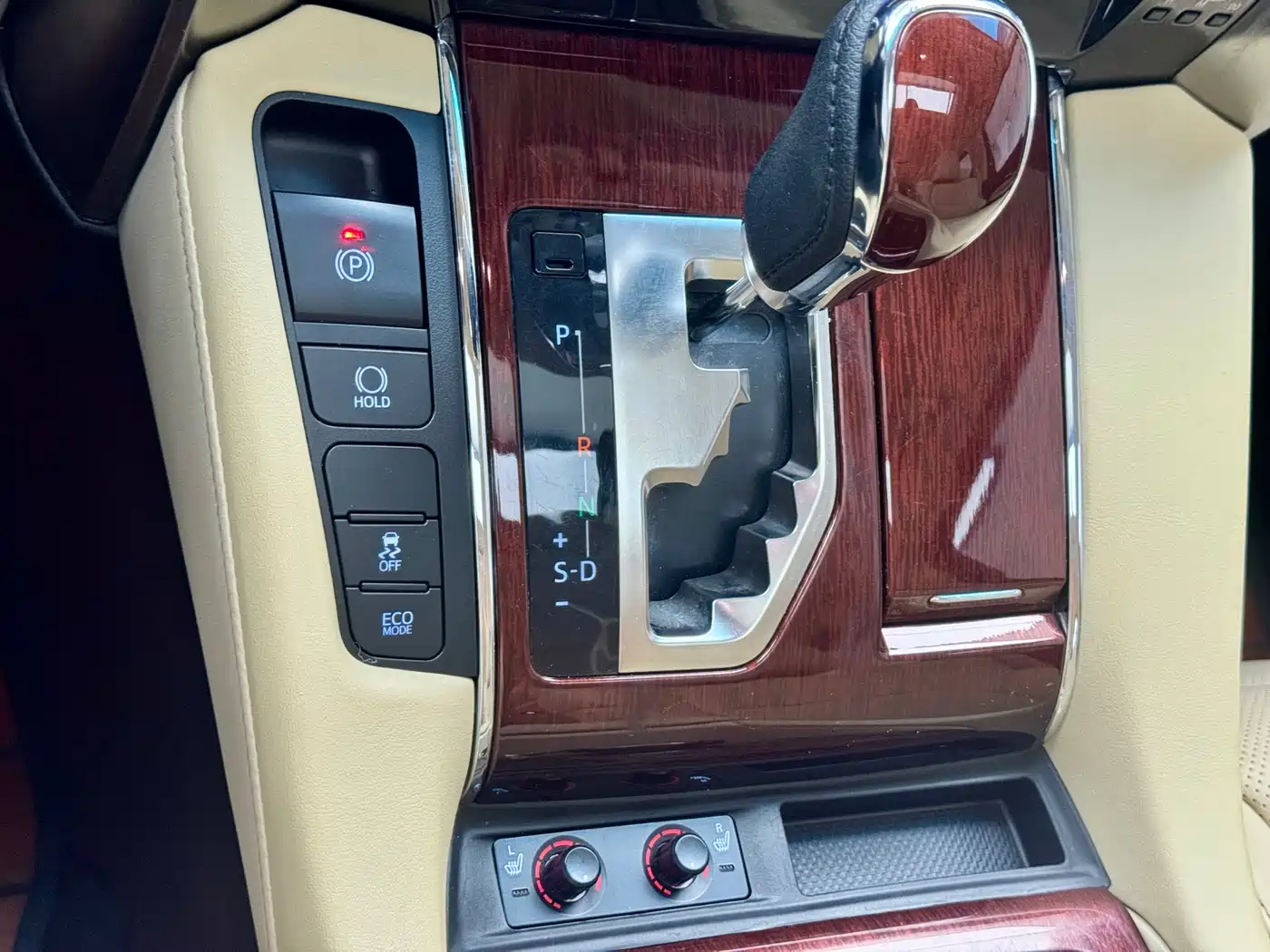 Toyota Alphard 2015 3.5L Luxury Edition фото 18