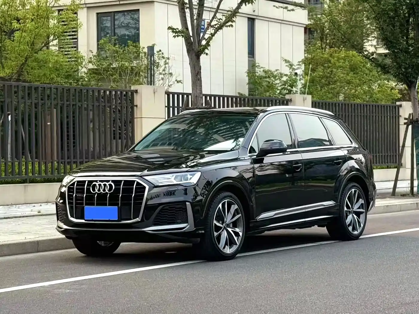 Photo 1 - Audi Q7