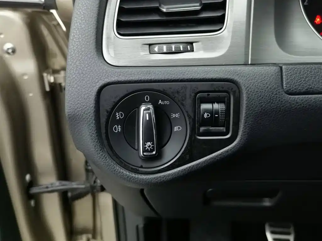 Photo 21 - Volkswagen Golf