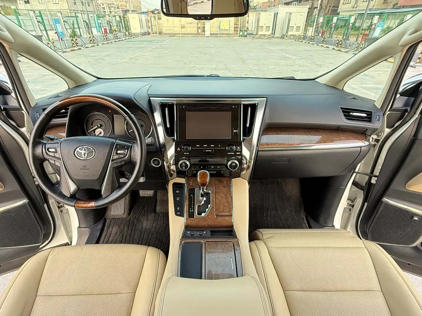 Toyota Alphard 2018 3.5L Luxury фото 6