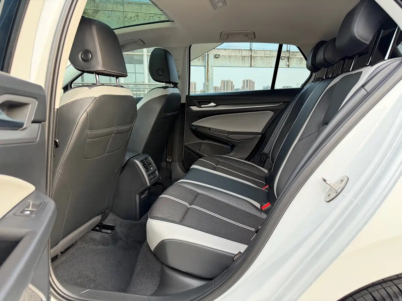 Volkswagen Golf 2025 2025 300TSI Pro