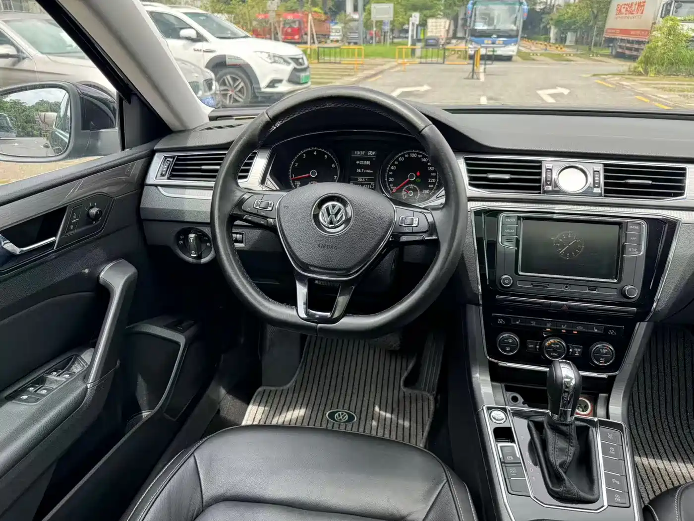 Volkswagen Passat 2017 280TSI DSG Prestige фото 11