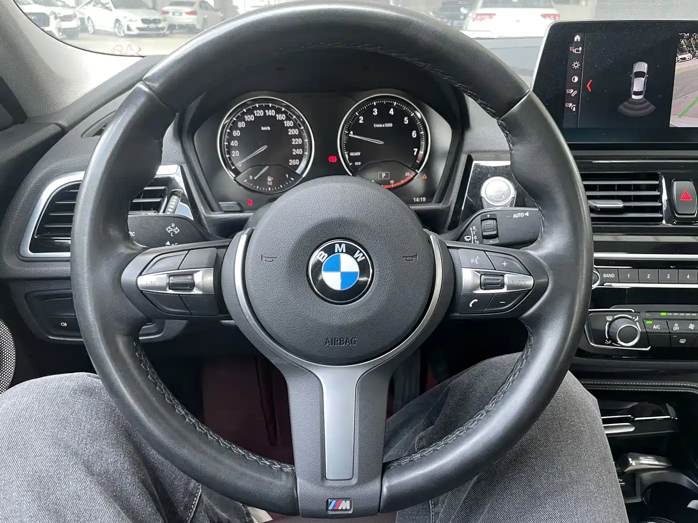BMW 1 Series 2022 120i M Sport Shadow Edition фото 9