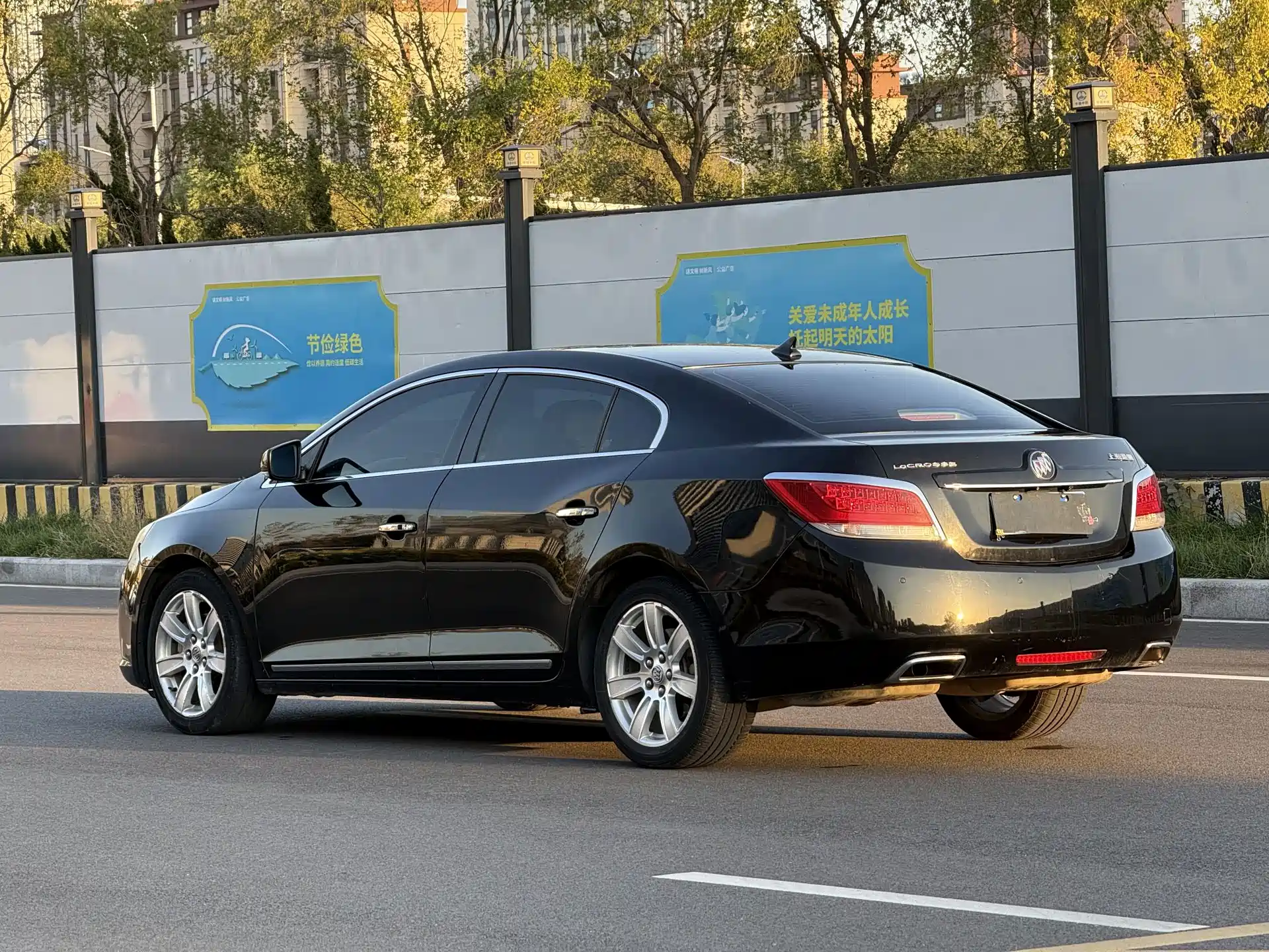 Photo 4 - Buick LaCrosse