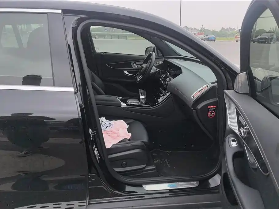 MERCEDES-BENZ EQC