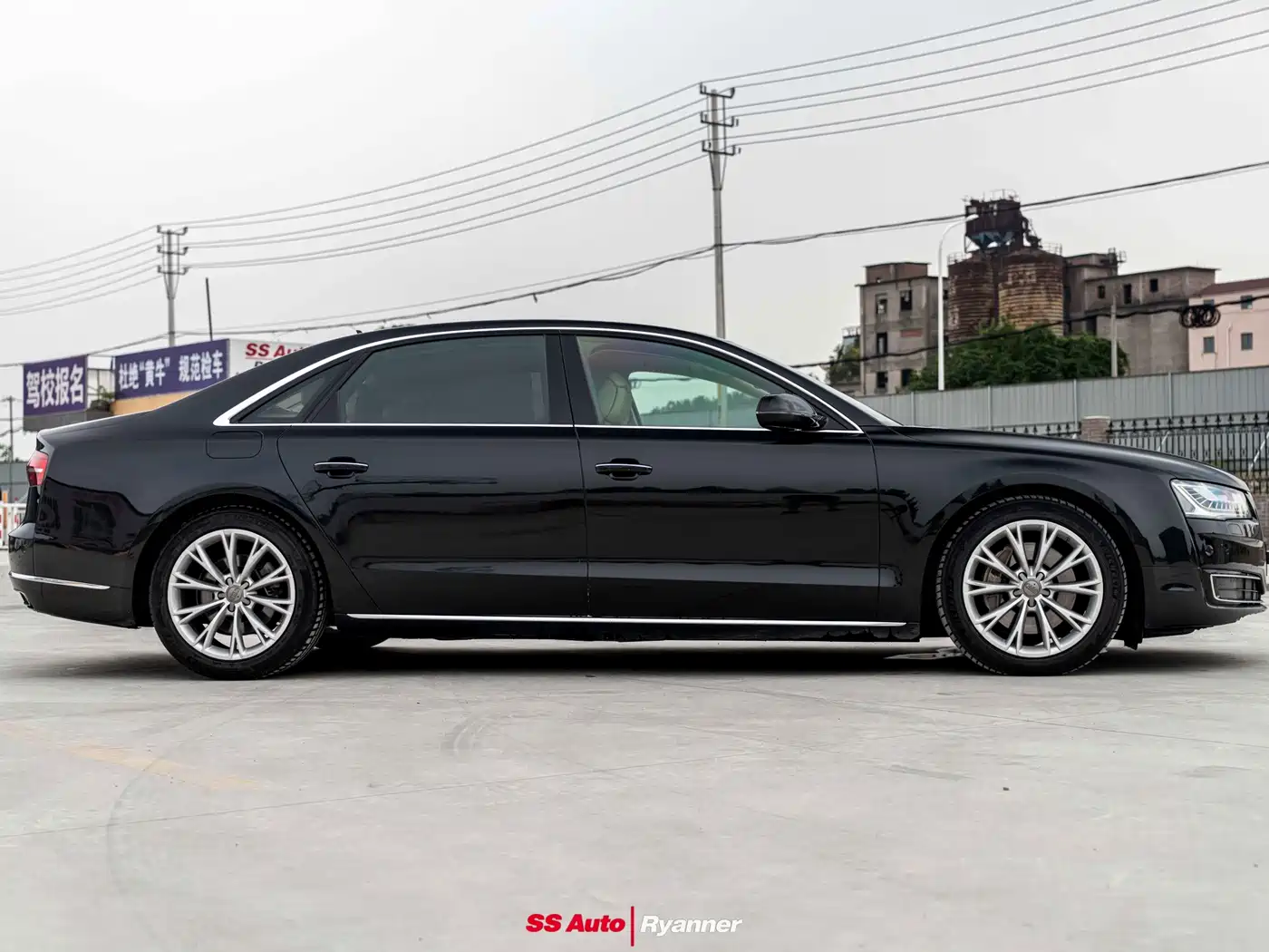 Photo 5 - Audi A8