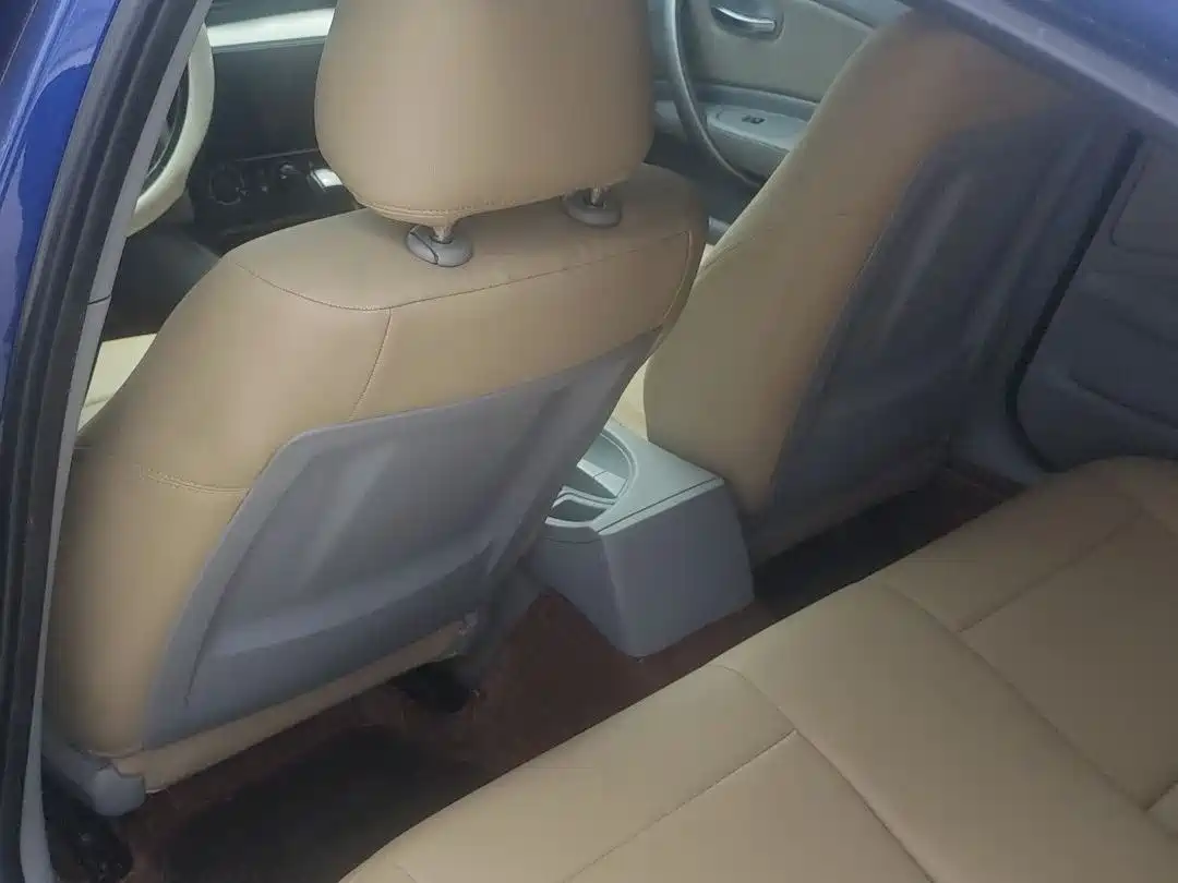 BMW 1 Series (Import) 2010 120i Sport Limited Edition фото 5
