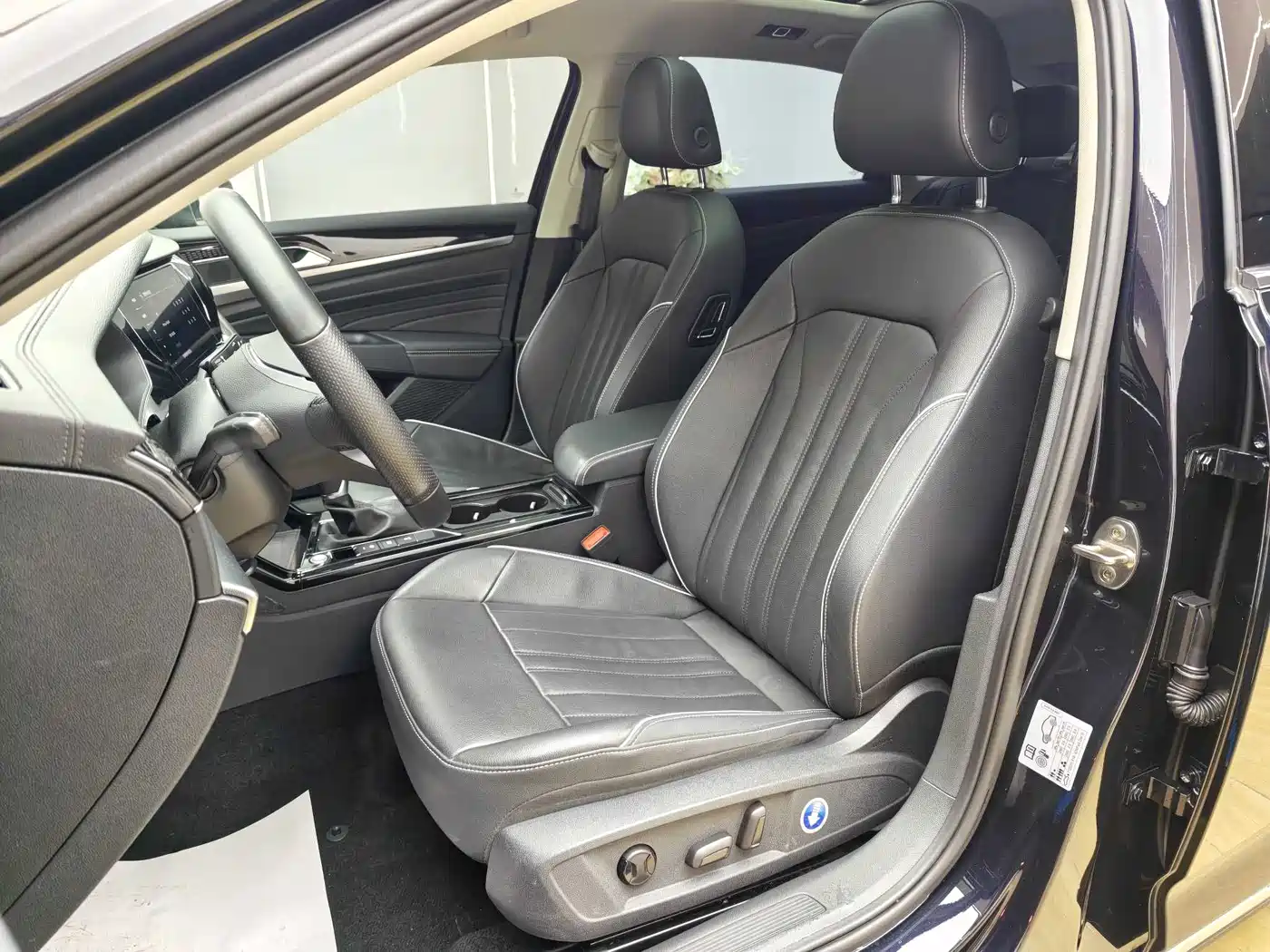 Volkswagen Passat 2023 330TSI Elite Edition фото 9