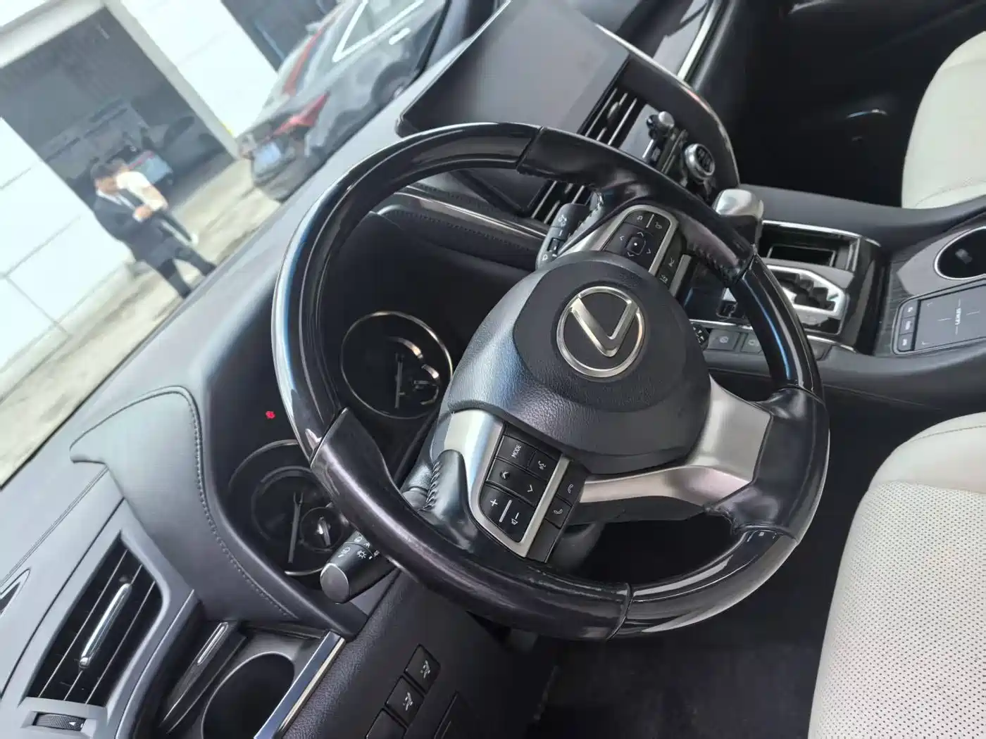 Lexus LM 2021 2020 300h 4-Seat Imperial Edition