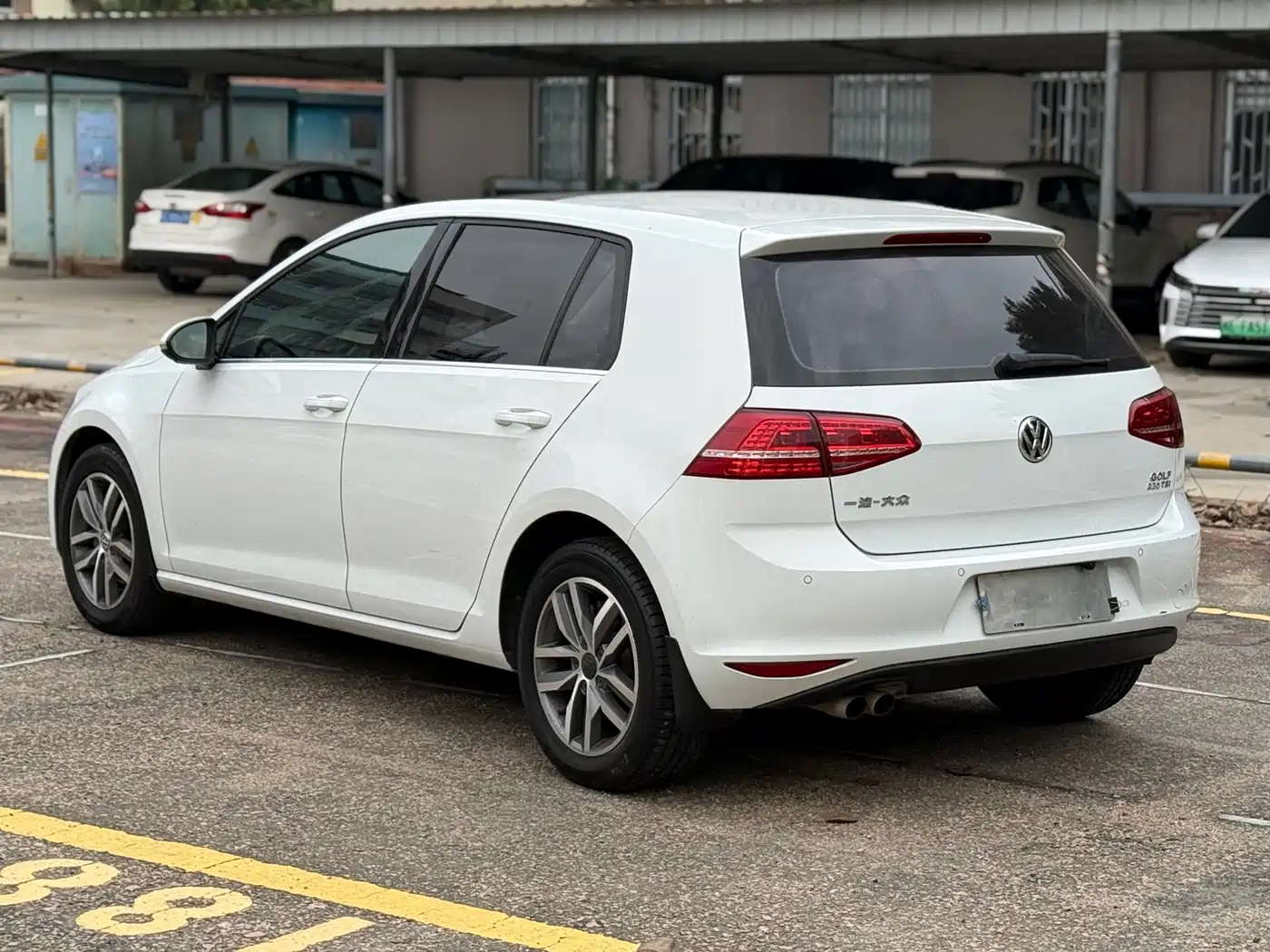 VOLKSWAGEN GOLF
