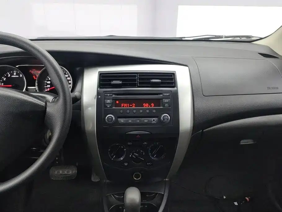 Nissan Livina 2017 2015 1.6XE CVT Comfort Edition