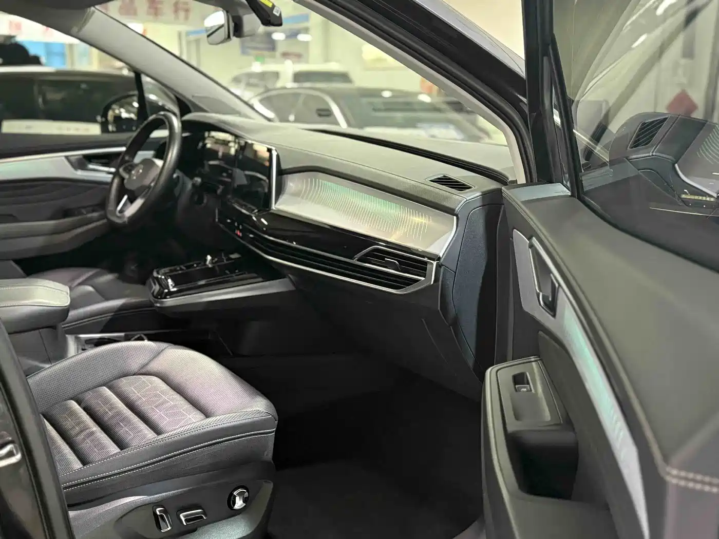 Volkswagen Talagon 2022 380TSI 4WD Luxury Premium Pro Edition 7-Seater фото 5