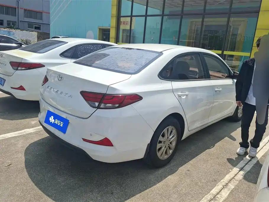 Hyundai Elantra 2020 1.6L Auto GL Pleasing Edition фото 3
